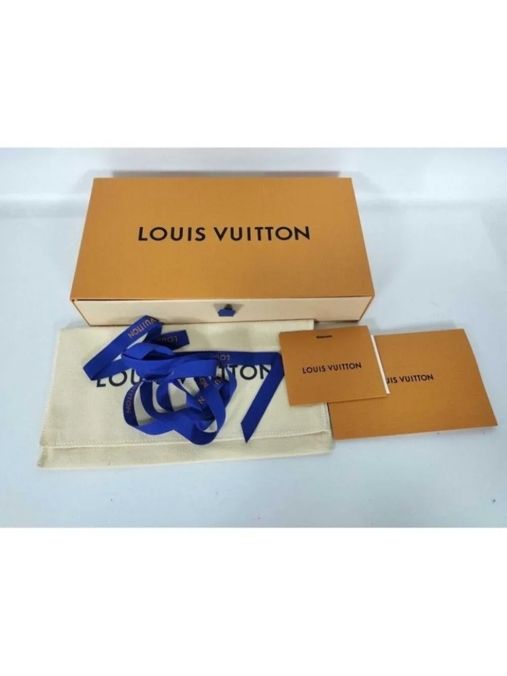 Louis Vuitton Wallet LV Aerogram Zippy Horizontal Black Calf Leather Zip Around